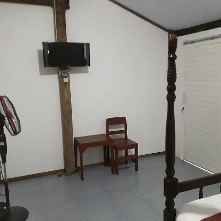 Banyu Homestay Banyuwangi  Bagian luar foto